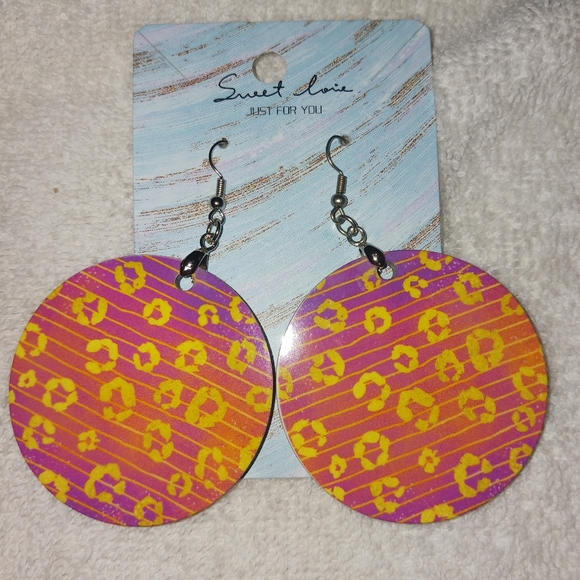 Really Cute NEW Pierced Earrings - Picture 1 of 1